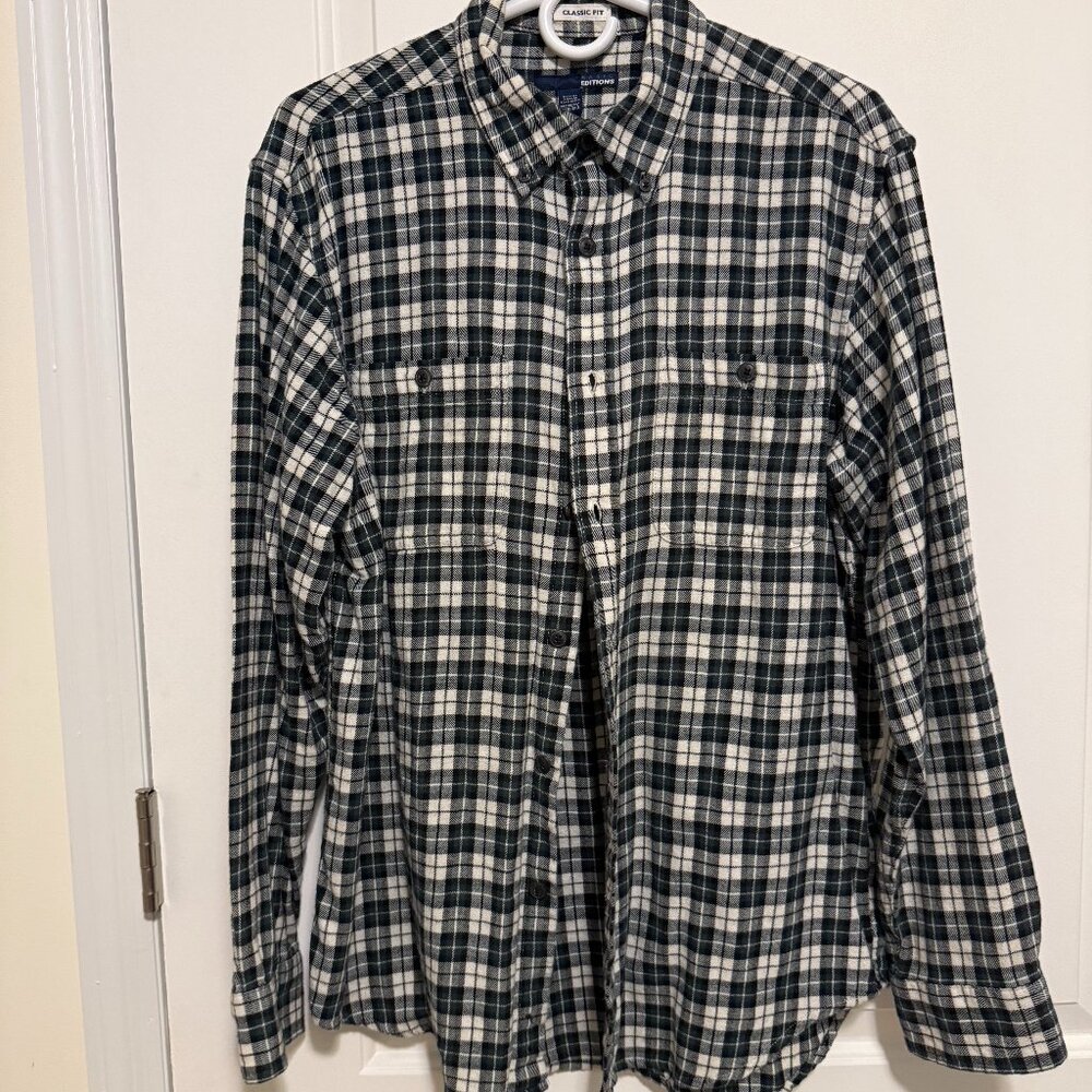 Men’s Classic Fit long sleeve flannel- M